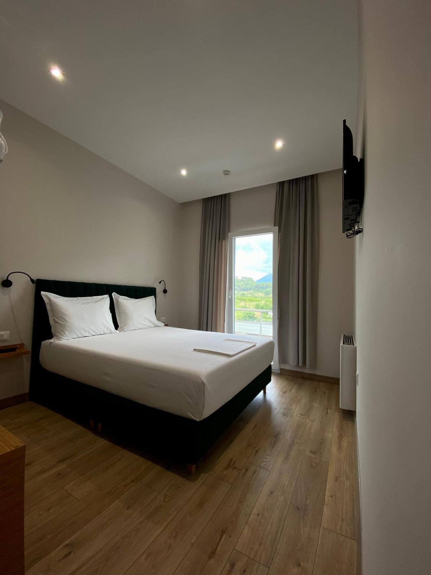 Merly Hotel Përmet Екстериор снимка