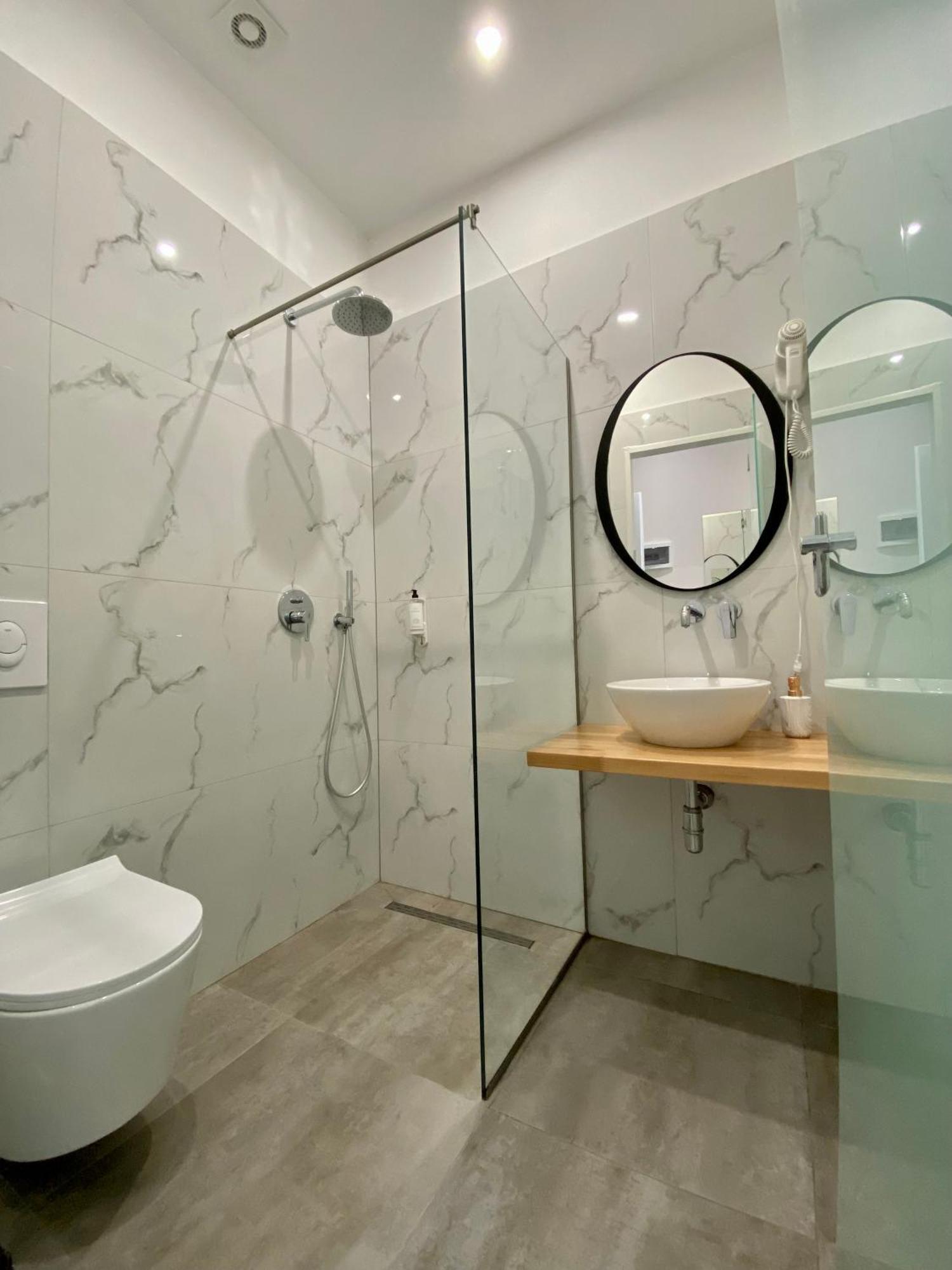 Merly Hotel Përmet Екстериор снимка